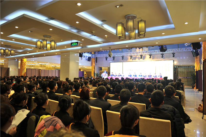  遼甯寶聖鍾表眼鏡有限公司2014年總結暨表彰大(dà)會(huì)順利召開(kāi)