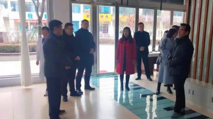  遼甯寶聖鍾表眼鏡有限公司真情助殘助推臨洮縣盲人(rén)按摩工作(zuò)