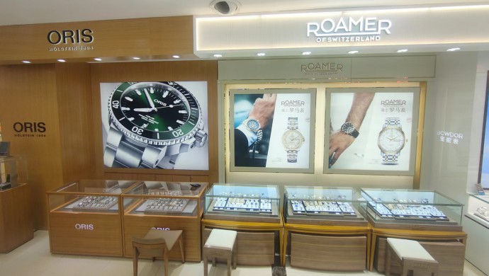 蘭州欣大(dà)購物廣場(chǎng)巍雅斯名表城