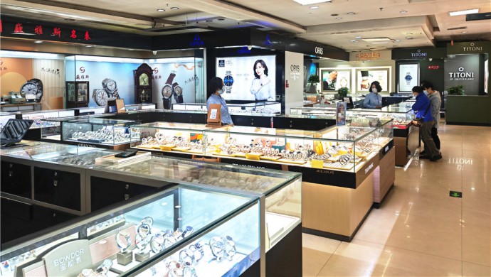 西甯西大(dà)街(jiē)百貨巍雅斯名表城