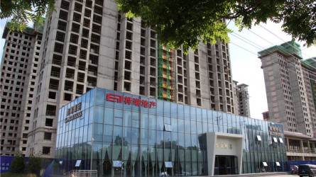 為(wèi)家(jiā)鄉臨洮的經濟發展、城市建設增磚添瓦